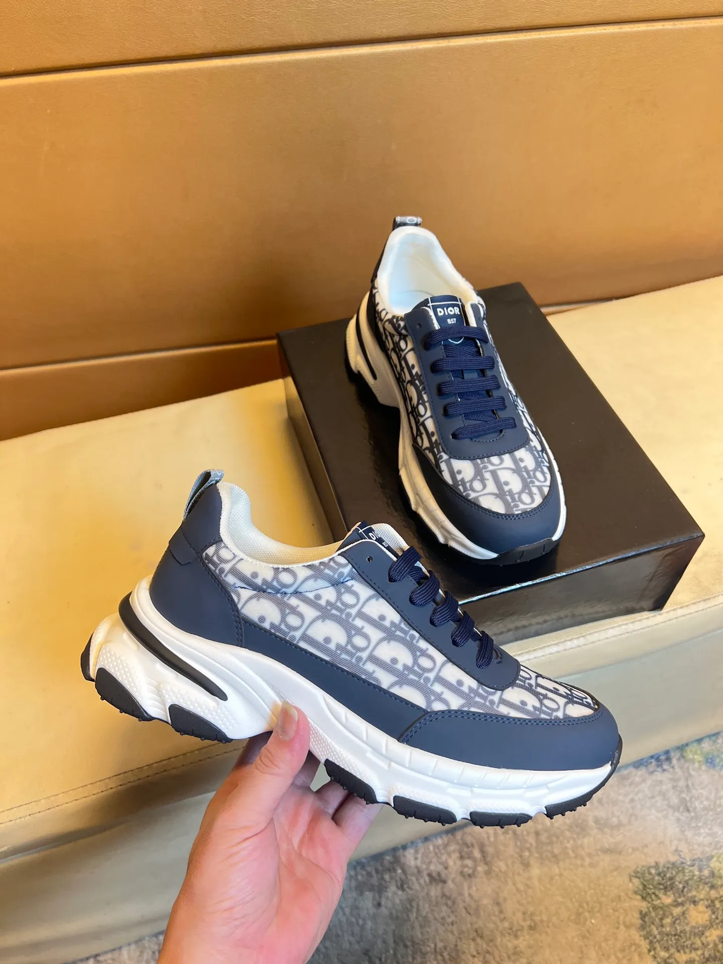 Men's men's shoes💰440💰👑👑Dior original quality.~ Unique modern style sneakers. 🏃A must-have casual shoe for trendy men😍😍 Original brand imported from Italy, imported original leather, sheep lining (refuses to discolor and grind feet) Sole: Original sole provided by the original factory, French lazy style design ⚠️Fit to the feet, original quality, super comfortable original sole. It’s like shooting the real thing 🎬The real thing is better, high-quality sneakers wan men’s shoe size: 38-44